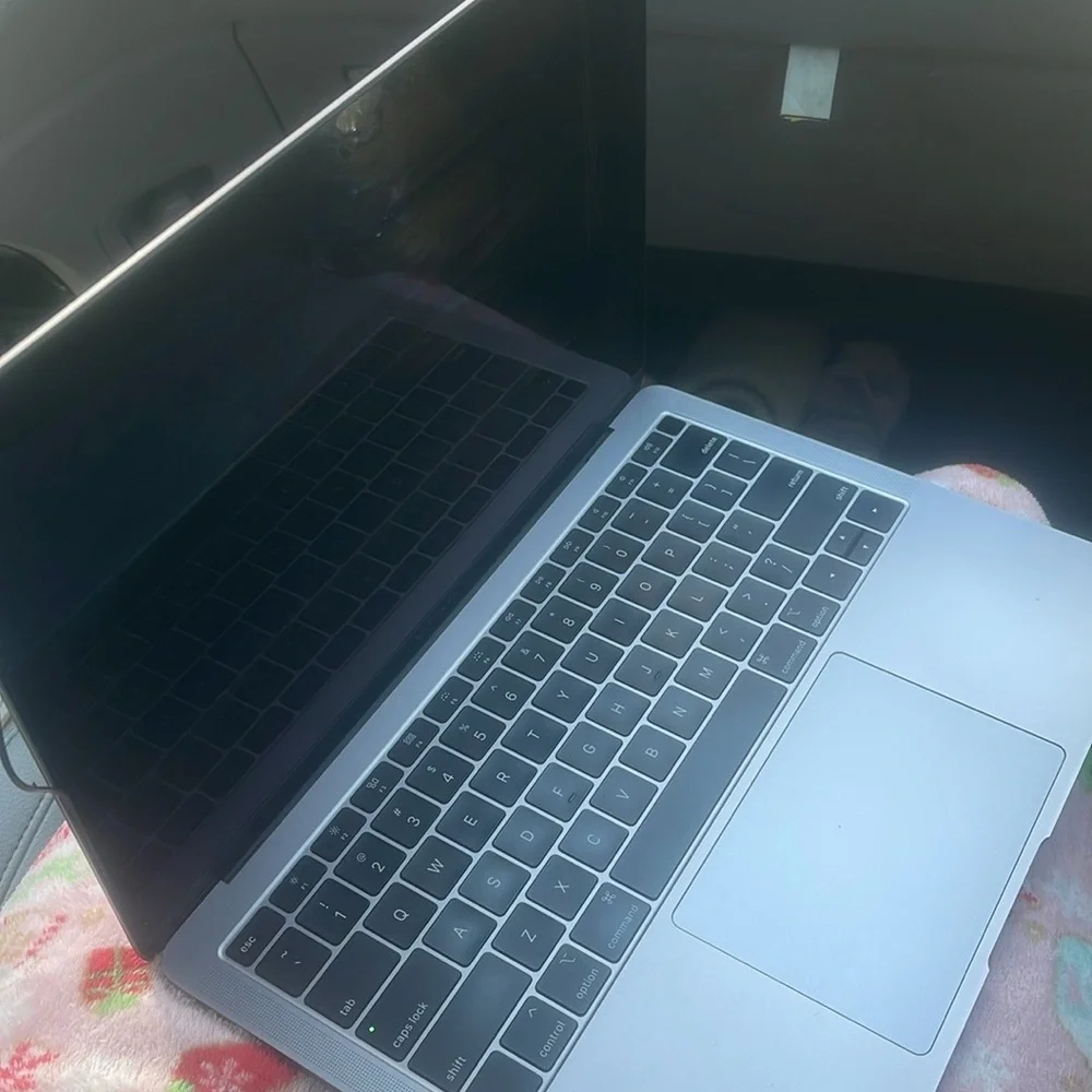 Macbook Air (2018) Model: A1932 (Selling for parts)